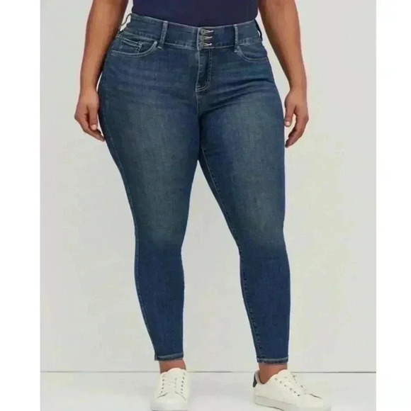 Torrid Highrise Buttery Soft 3 Button Super Stretch Fade Whisker Jegging Size20R - Picture 2 of 16